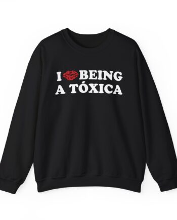 Chicos Toxicos I Love Being a Tóxica Unisex Heavy Blend™ Crewneck Sweatshirt